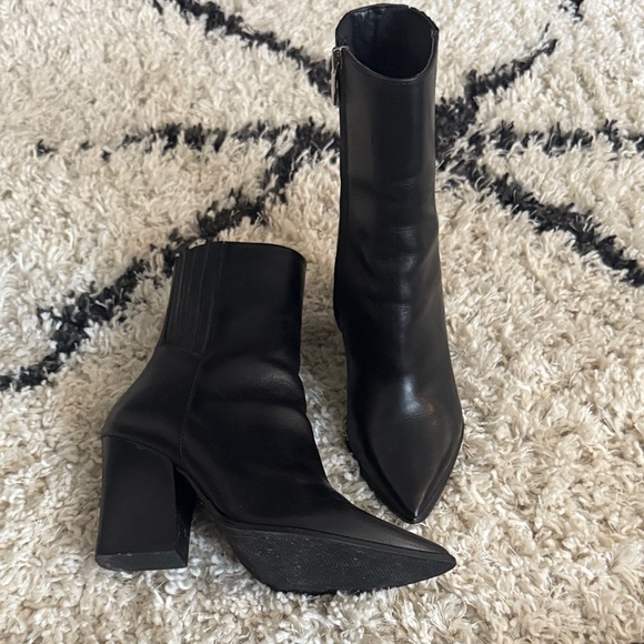 Steve Madden Shoes - Steve Madden Elegant Black Leather Ankle Boots 7.5